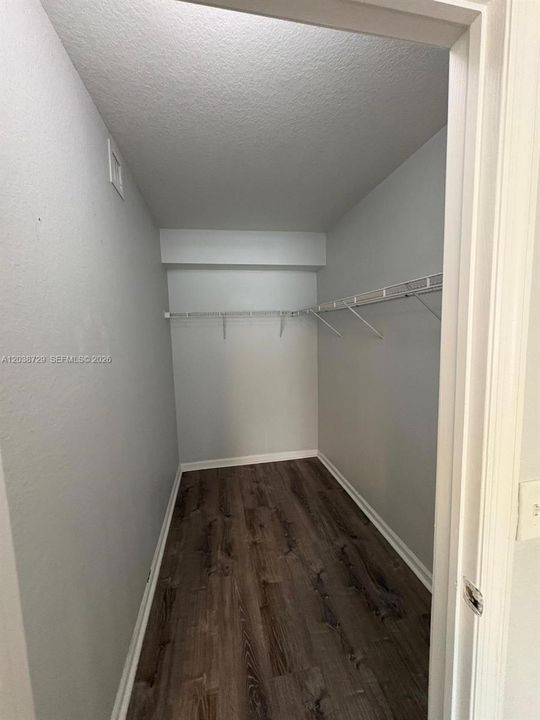 En Renta: $1,950 (2 camas, 2 baños, 900 Pies cuadrados)