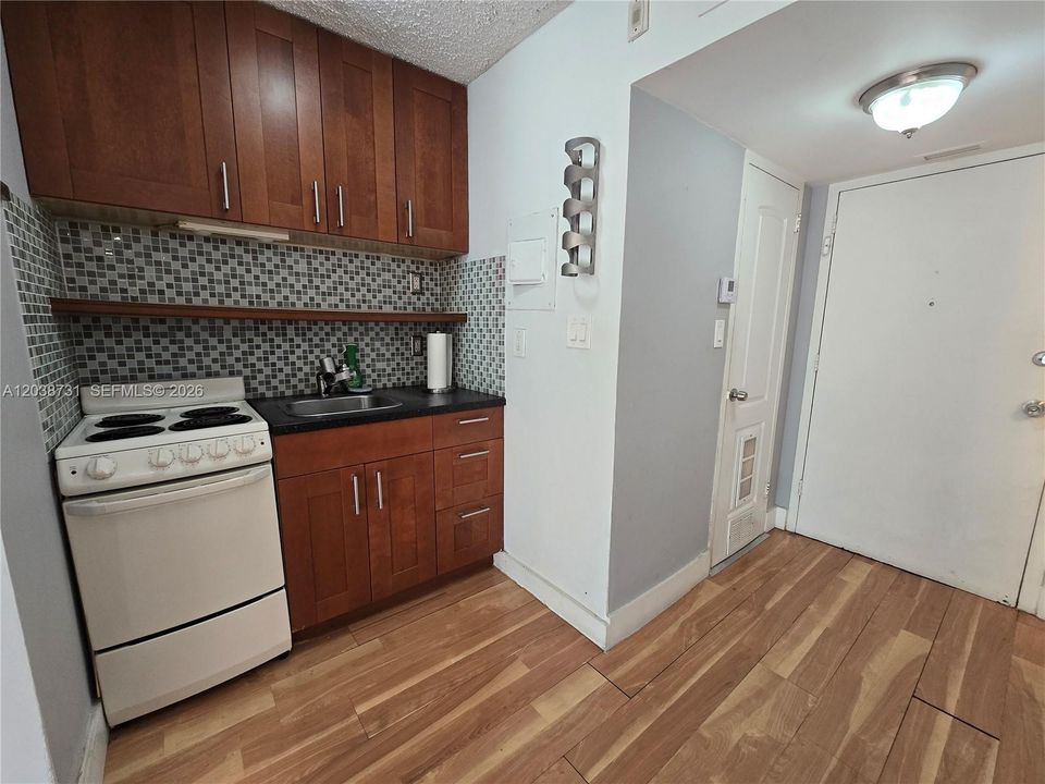 В аренду: $1,400 (0 спален, 1 ванн, 344 Квадратных фут)