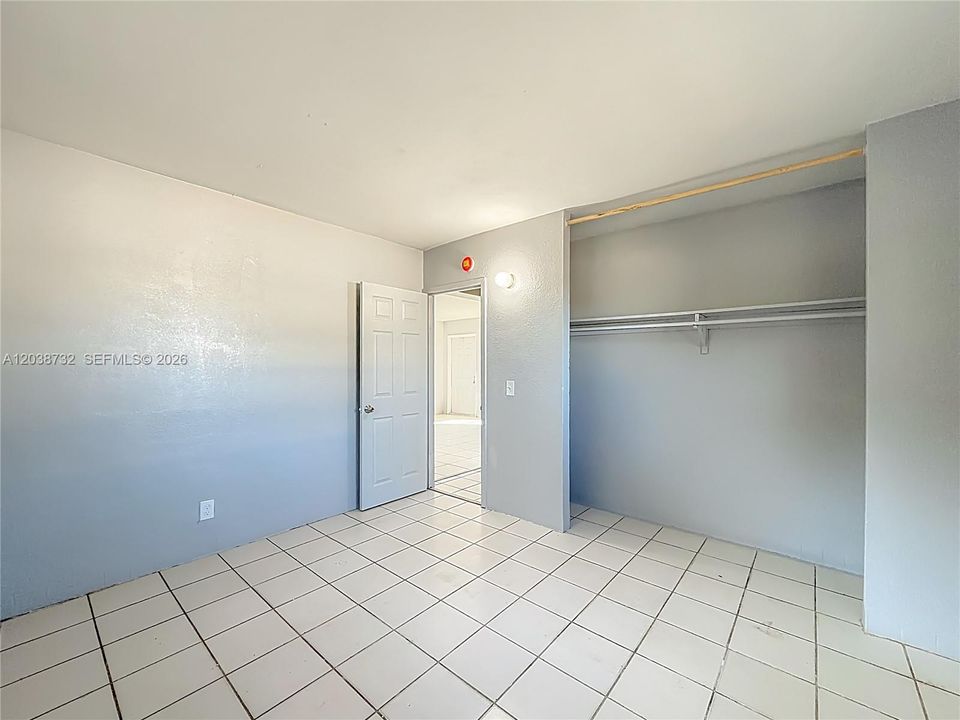 For Rent: $2,100 (2 beds, 1 baths, 728 Square Feet)