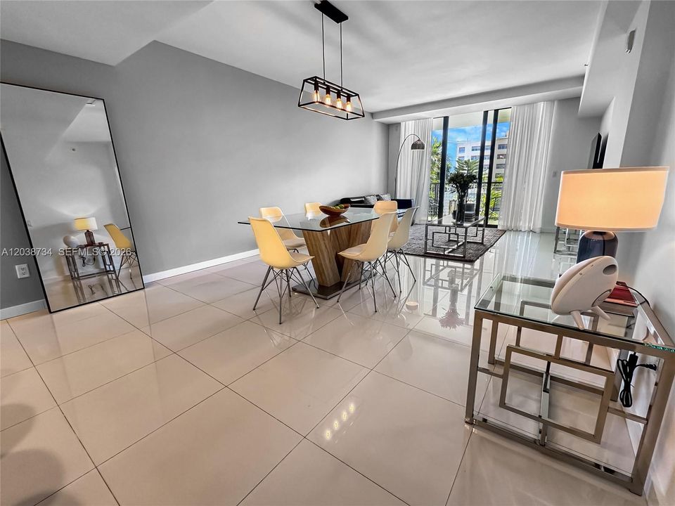 For Sale: $575,000 (2 beds, 2 baths, 1175 Square Feet)