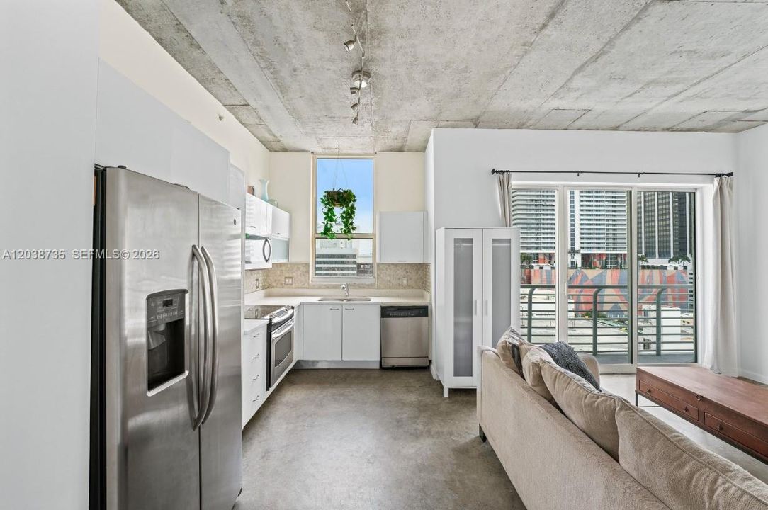 For Sale: $465,000 (2 beds, 2 baths, 1036 Square Feet)