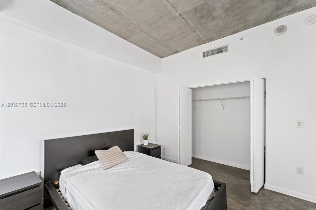 For Sale: $465,000 (2 beds, 2 baths, 1036 Square Feet)