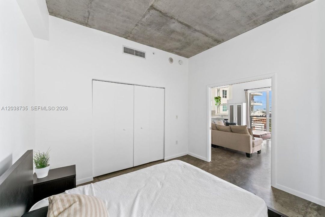 For Sale: $465,000 (2 beds, 2 baths, 1036 Square Feet)