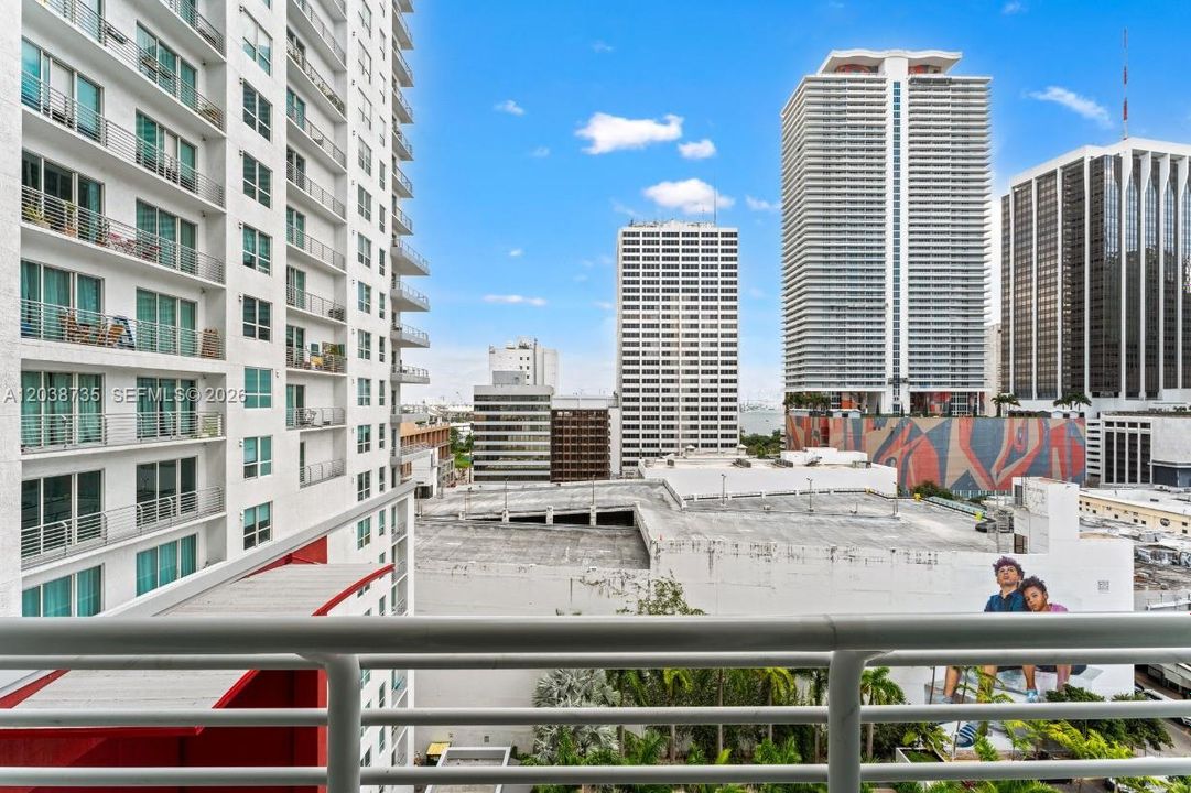 For Sale: $465,000 (2 beds, 2 baths, 1036 Square Feet)