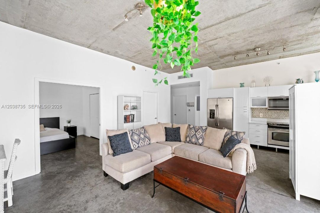 For Sale: $465,000 (2 beds, 2 baths, 1036 Square Feet)