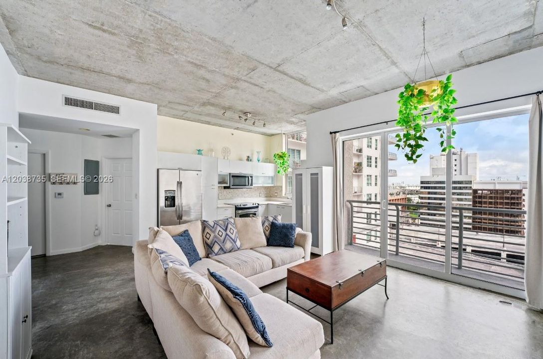 For Sale: $465,000 (2 beds, 2 baths, 1036 Square Feet)