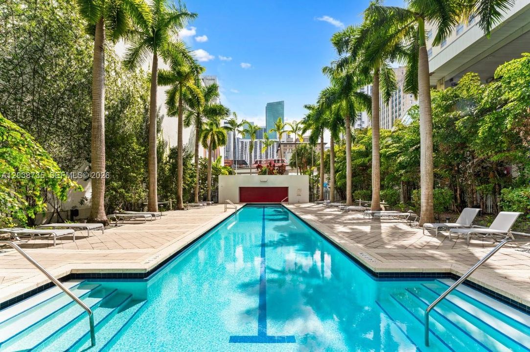 For Sale: $465,000 (2 beds, 2 baths, 1036 Square Feet)