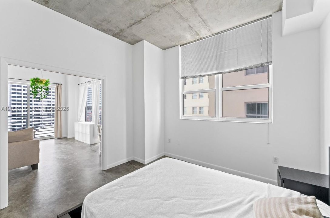 For Sale: $465,000 (2 beds, 2 baths, 1036 Square Feet)