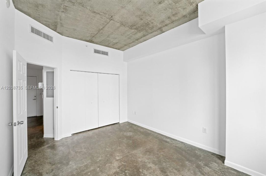 For Sale: $465,000 (2 beds, 2 baths, 1036 Square Feet)