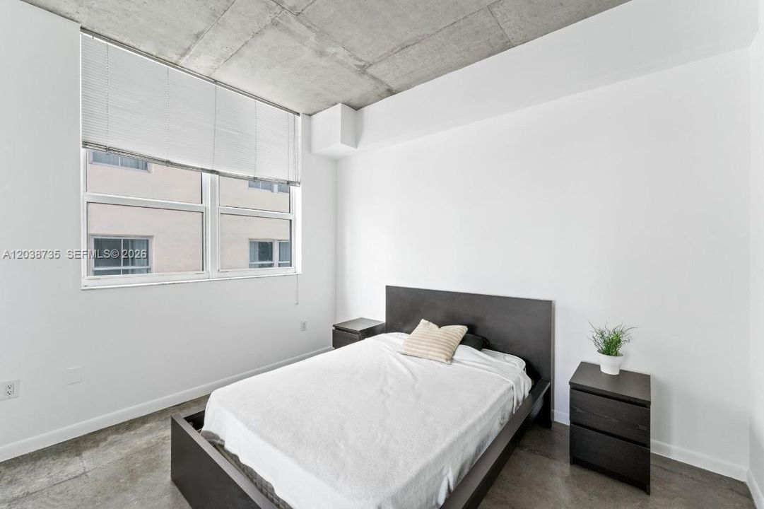 For Sale: $465,000 (2 beds, 2 baths, 1036 Square Feet)