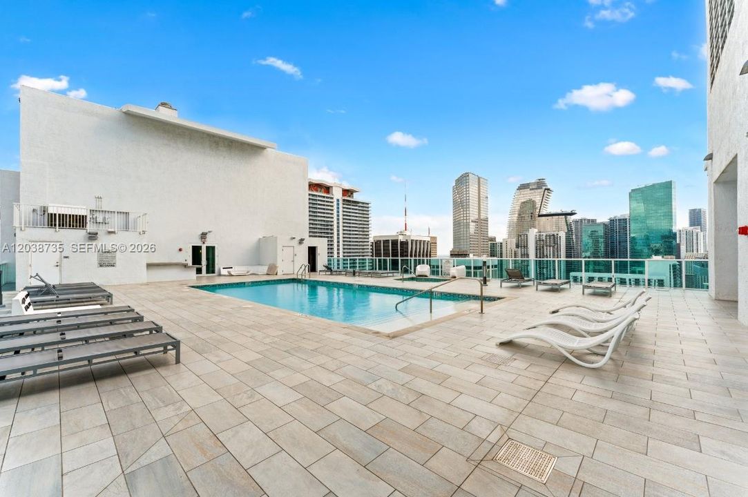 For Sale: $465,000 (2 beds, 2 baths, 1036 Square Feet)