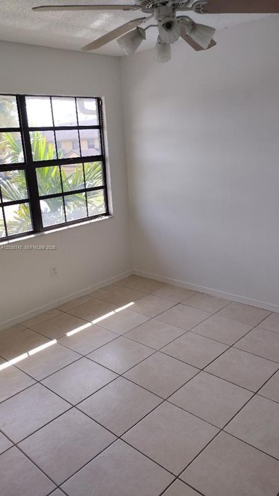 В аренду: $2,350 (2 спален, 2 ванн, 1296 Квадратных фут)
