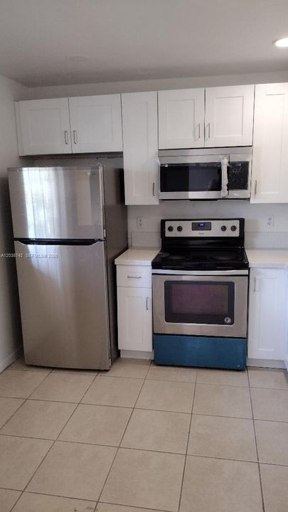 В аренду: $2,350 (2 спален, 2 ванн, 1296 Квадратных фут)