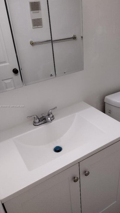 В аренду: $2,350 (2 спален, 2 ванн, 1296 Квадратных фут)