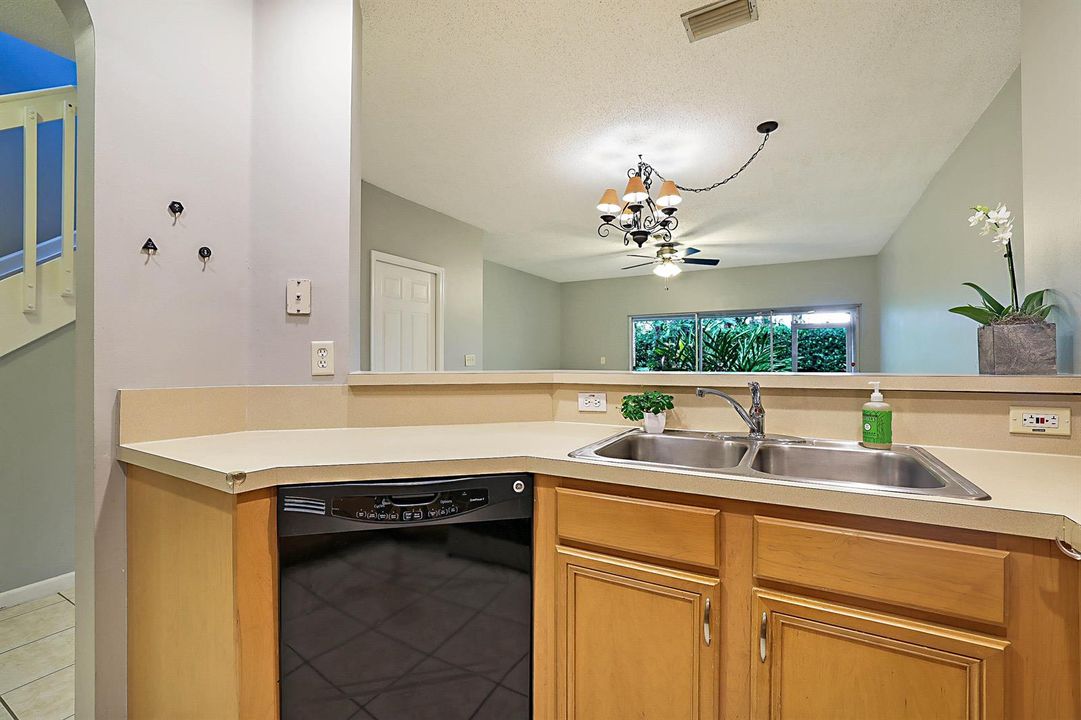 4827 Palmbrooke Circle -12