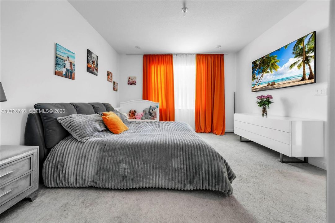 For Sale: $570,000 (2 beds, 2 baths, 1590 Square Feet)