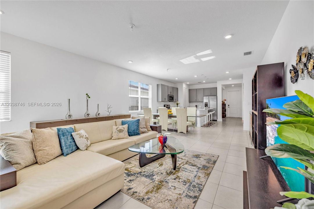 For Sale: $570,000 (2 beds, 2 baths, 1590 Square Feet)