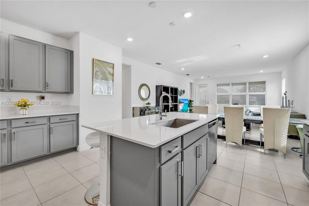 For Sale: $570,000 (2 beds, 2 baths, 1590 Square Feet)