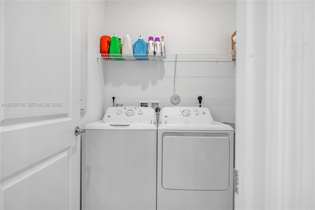 For Sale: $570,000 (2 beds, 2 baths, 1590 Square Feet)