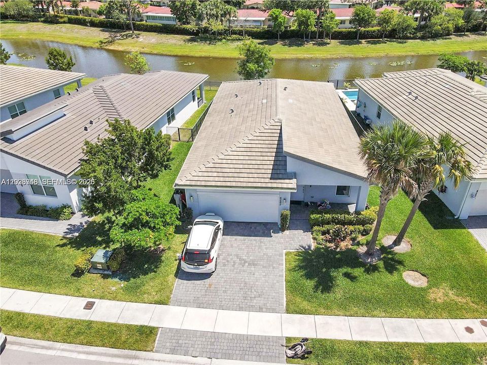 For Sale: $570,000 (2 beds, 2 baths, 1590 Square Feet)