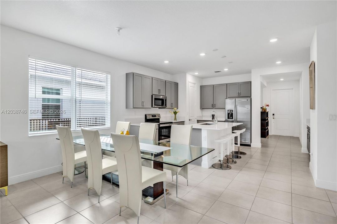 For Sale: $570,000 (2 beds, 2 baths, 1590 Square Feet)