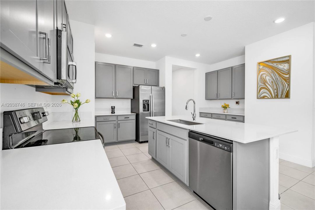 For Sale: $570,000 (2 beds, 2 baths, 1590 Square Feet)