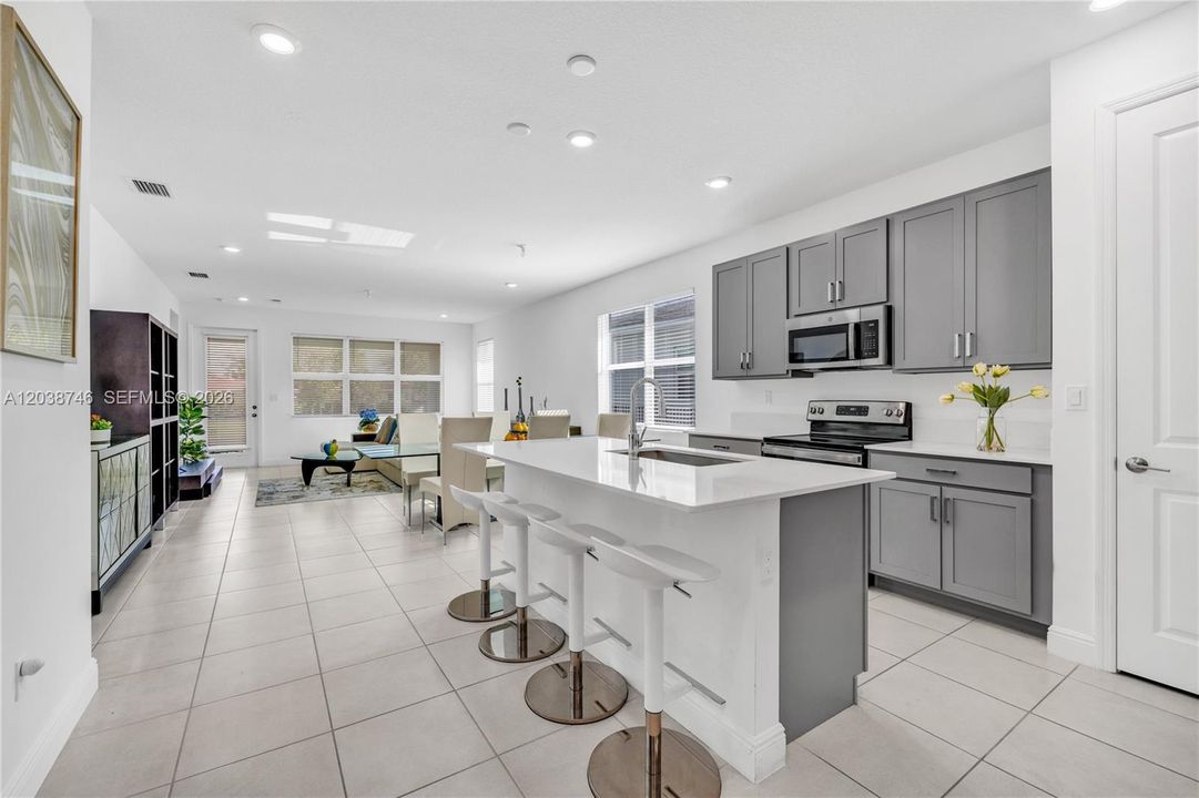 For Sale: $570,000 (2 beds, 2 baths, 1590 Square Feet)