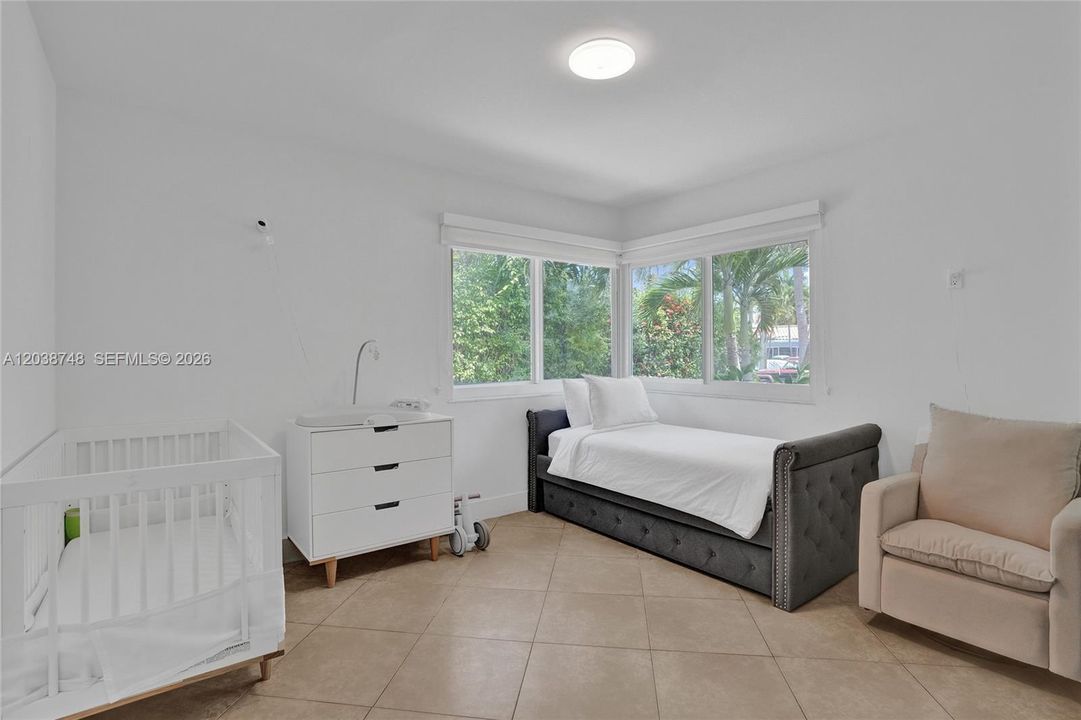 В аренду: $7,500 (3 спален, 2 ванн, 1645 Квадратных фут)