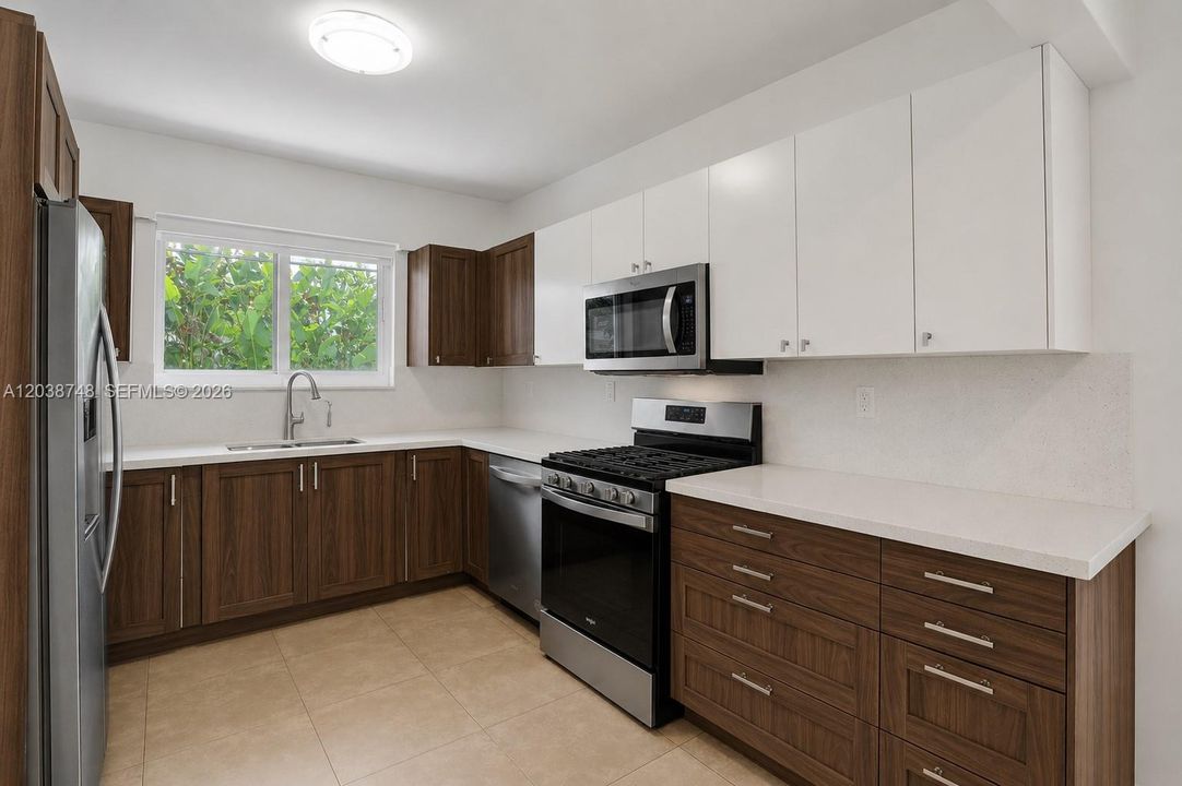 В аренду: $7,500 (3 спален, 2 ванн, 1645 Квадратных фут)