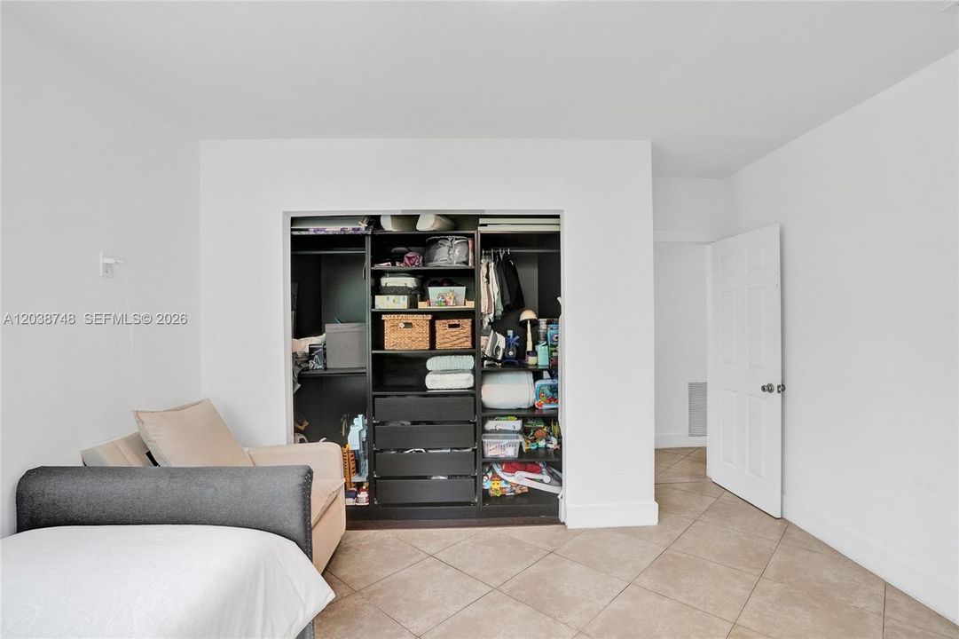 В аренду: $7,500 (3 спален, 2 ванн, 1645 Квадратных фут)