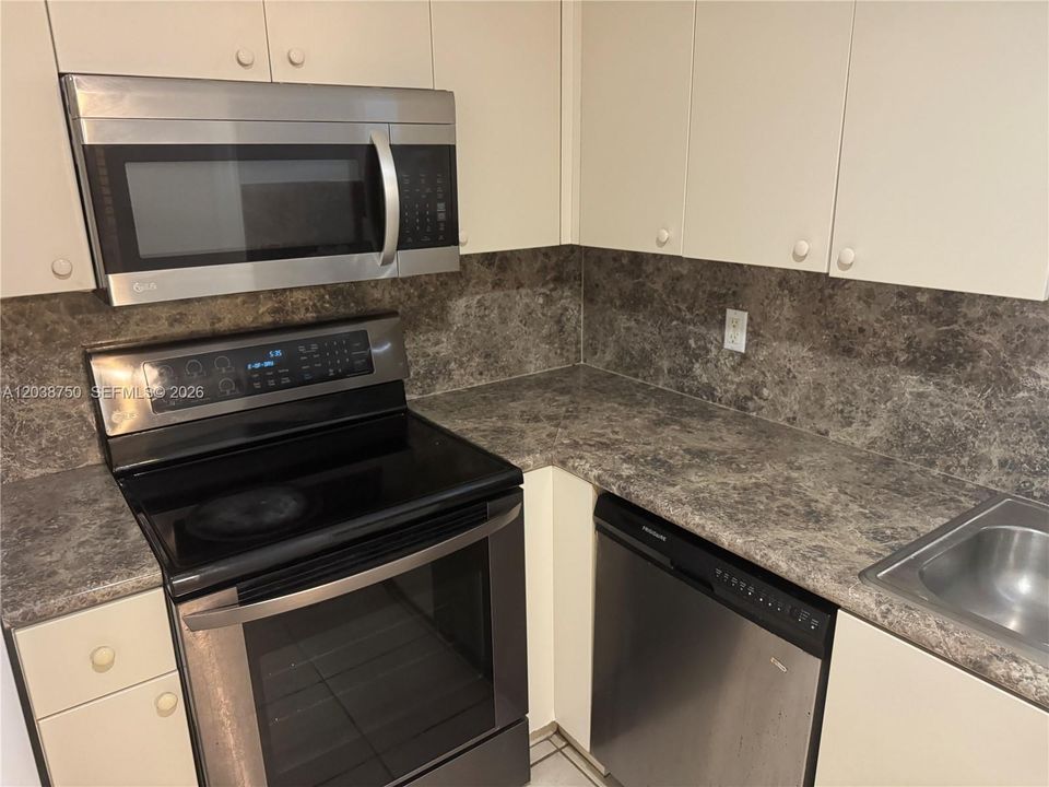 В аренду: $1,800 (2 спален, 2 ванн, 1252 Квадратных фут)