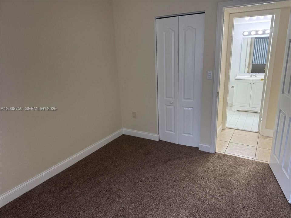 В аренду: $1,800 (2 спален, 2 ванн, 1252 Квадратных фут)