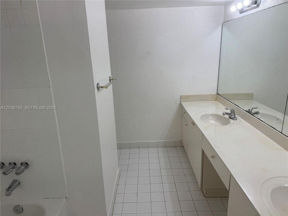 В аренду: $1,800 (2 спален, 2 ванн, 1252 Квадратных фут)