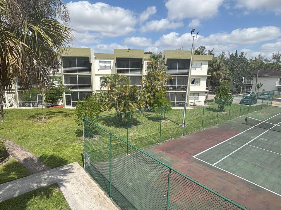 В аренду: $1,800 (2 спален, 2 ванн, 1252 Квадратных фут)