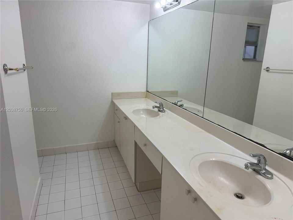 В аренду: $1,800 (2 спален, 2 ванн, 1252 Квадратных фут)