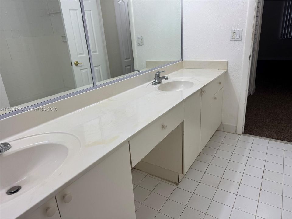 В аренду: $1,800 (2 спален, 2 ванн, 1252 Квадратных фут)