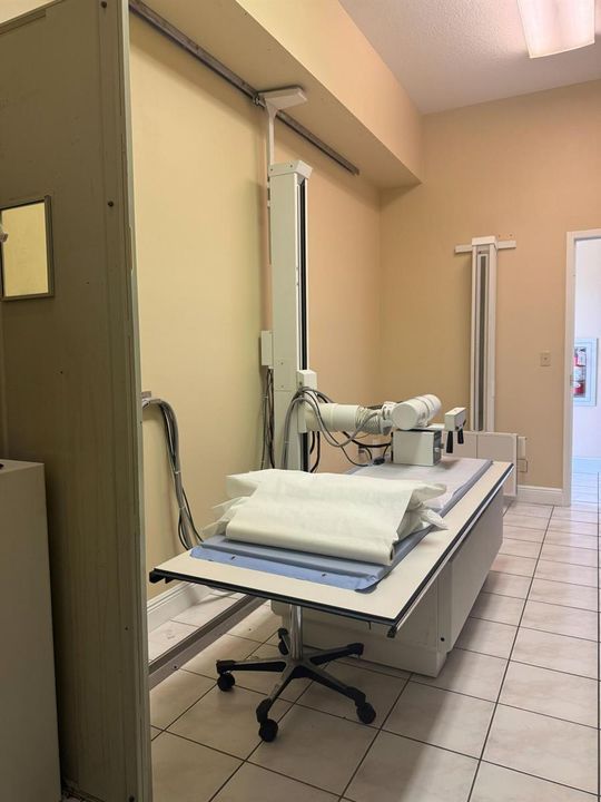 X-Ray room with equipment1