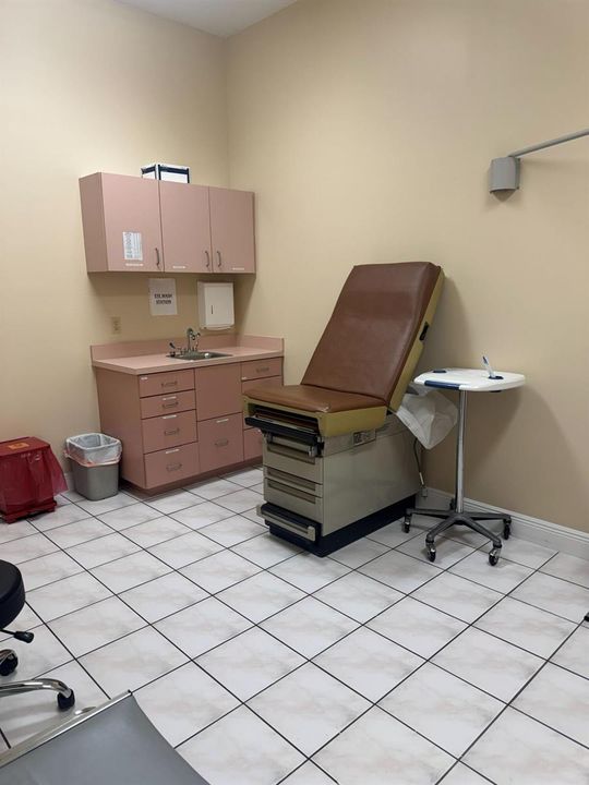 possible lab or double examination room2