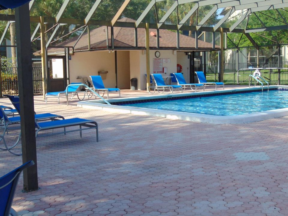 SCREENED POOL