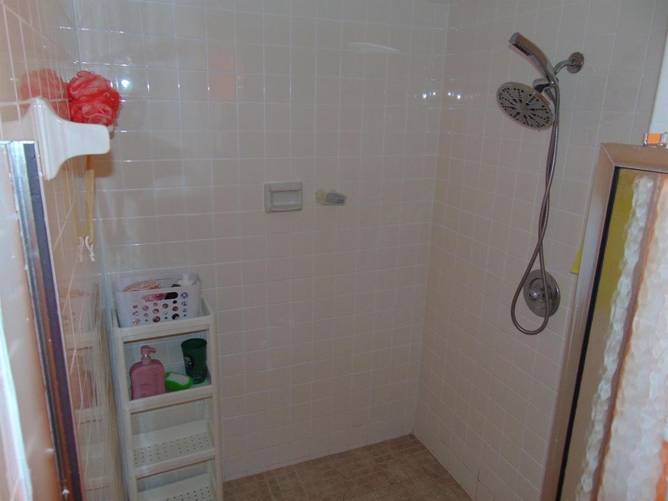 LARGE SHOWER