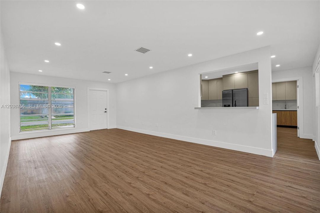 En Renta: $5,500 (4 camas, 3 baños, 1749 Pies cuadrados)