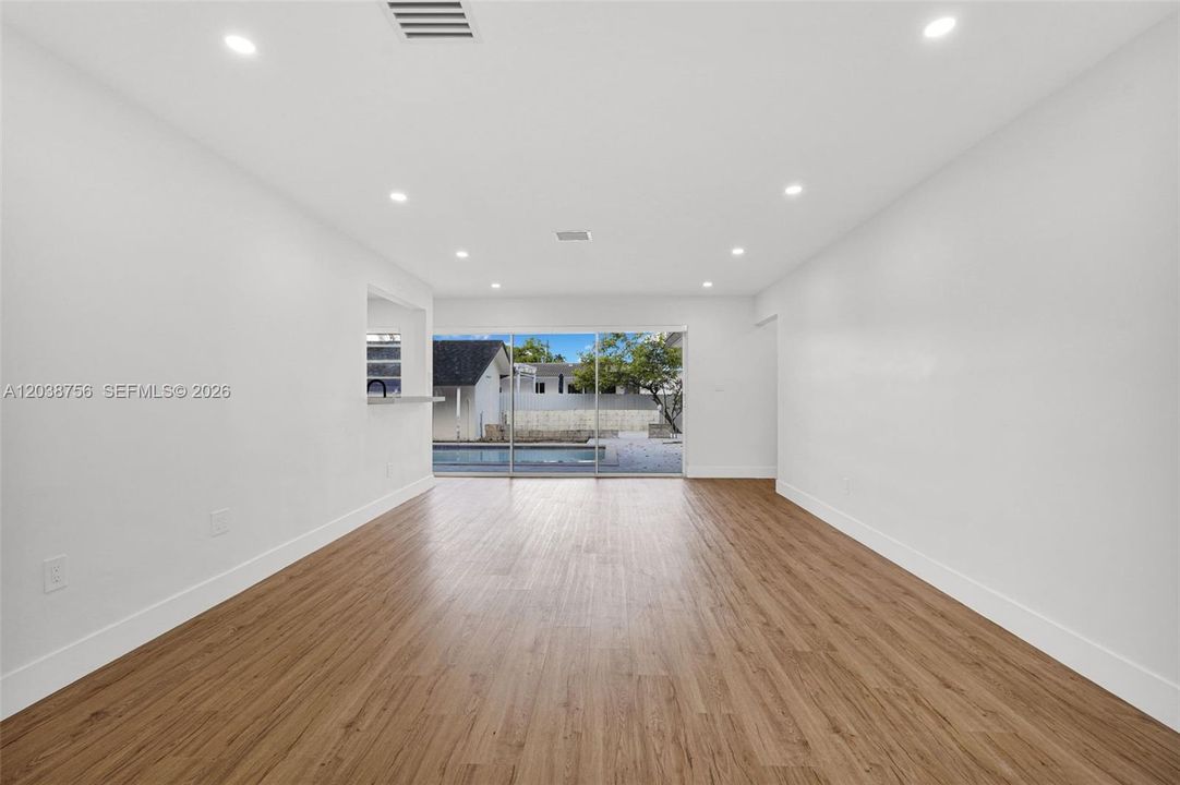 En Renta: $5,500 (4 camas, 3 baños, 1749 Pies cuadrados)