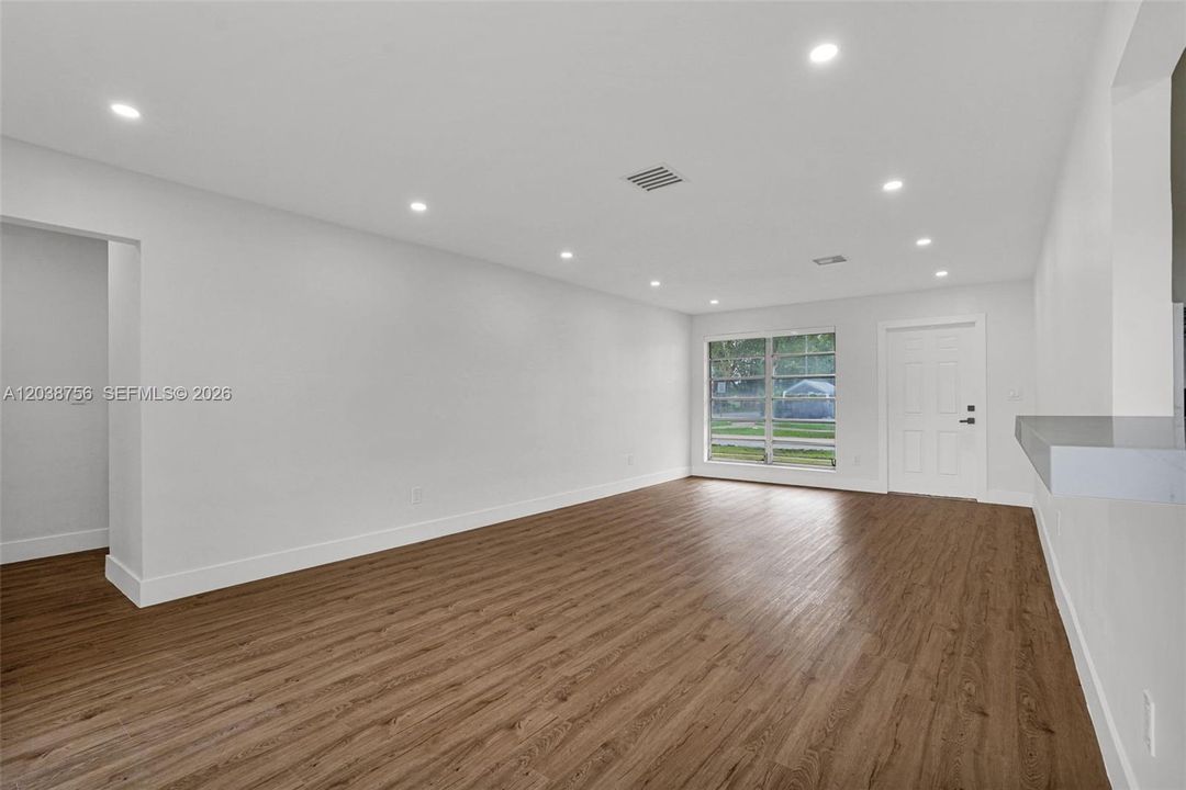 En Renta: $5,500 (4 camas, 3 baños, 1749 Pies cuadrados)