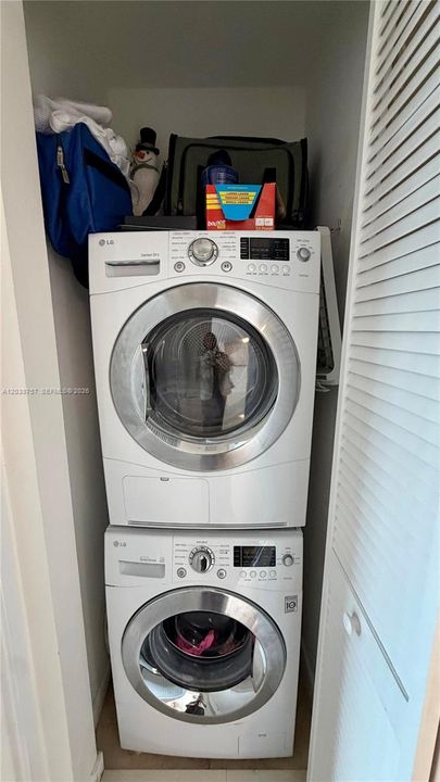 Activo con contrato: $4,300 (2 camas, 2 baños, 1006 Pies cuadrados)