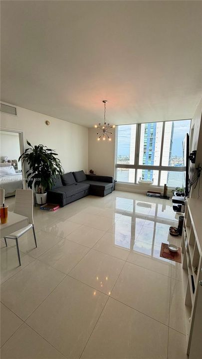 Activo con contrato: $4,300 (2 camas, 2 baños, 1006 Pies cuadrados)