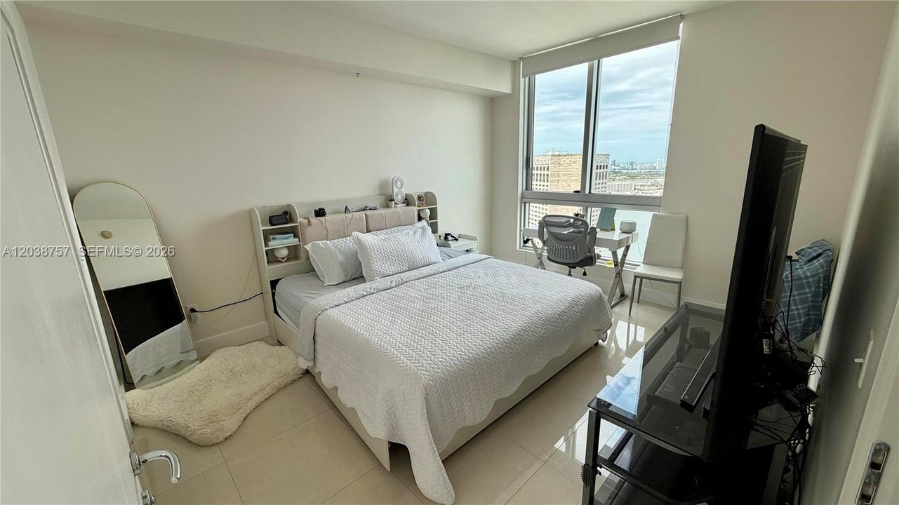 Activo con contrato: $4,300 (2 camas, 2 baños, 1006 Pies cuadrados)