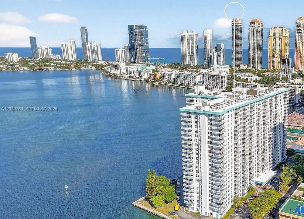 For Sale: $345,000 (1 beds, 1 baths, 1104 Square Feet)