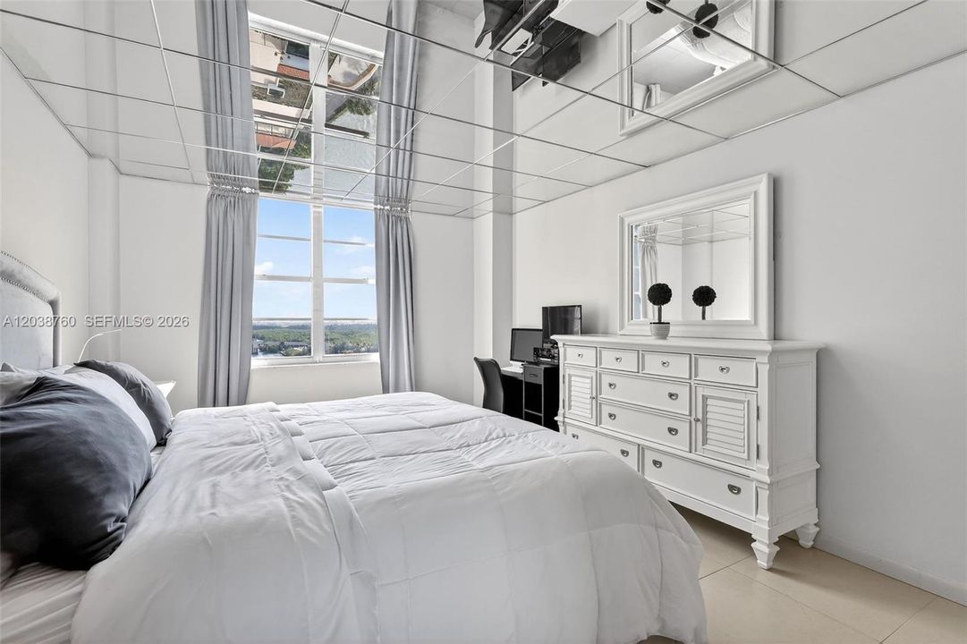 For Sale: $345,000 (1 beds, 1 baths, 1104 Square Feet)