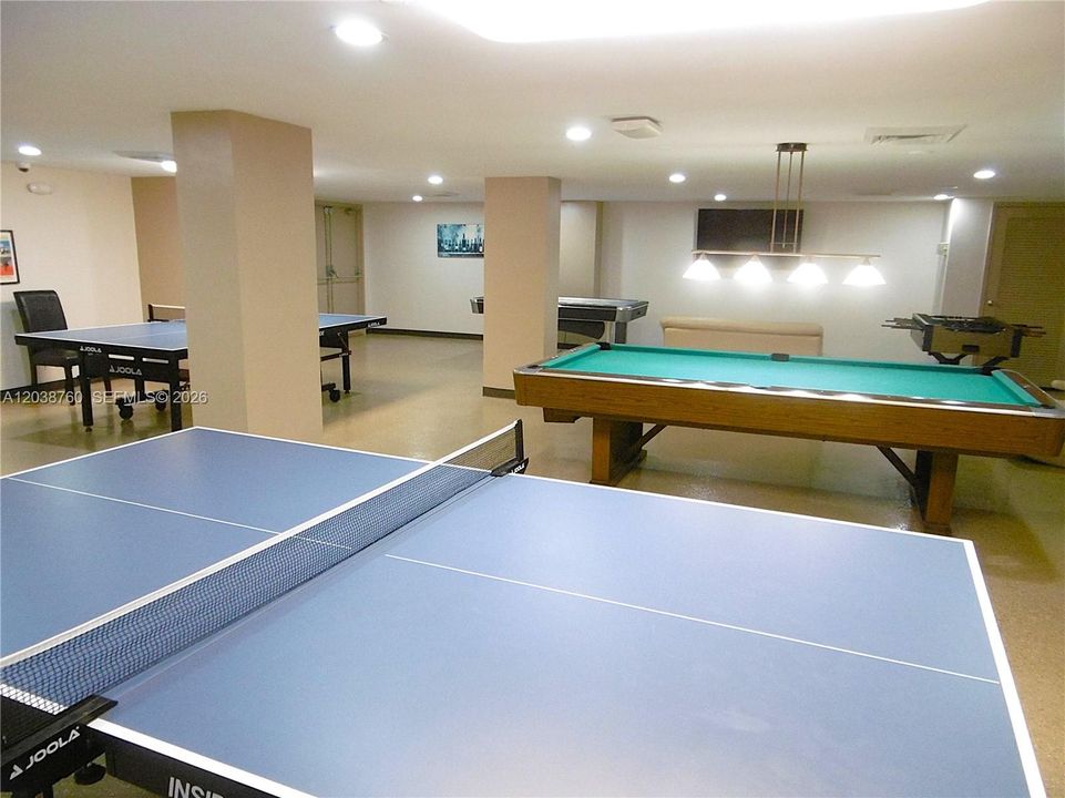 For Sale: $345,000 (1 beds, 1 baths, 1104 Square Feet)