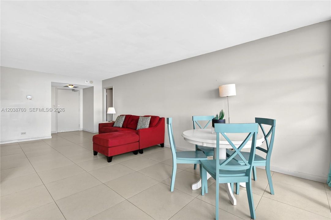 For Sale: $345,000 (1 beds, 1 baths, 1104 Square Feet)